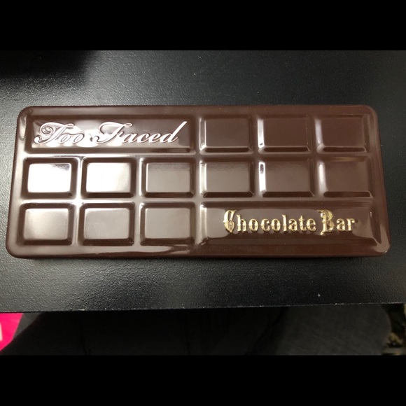 TAKING OFFERS Too Faced Chocolate Bar palette - Picture 1 of 2